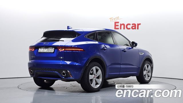 Jaguar E-PACE 2018 — photo 2