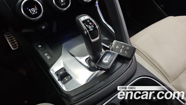 Jaguar E-PACE 2018 — photo 12
