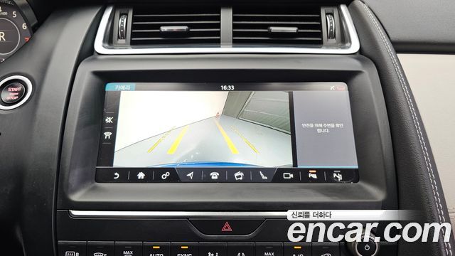 Jaguar E-PACE 2018 — photo 21