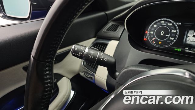 Jaguar E-PACE 2018 — photo 25