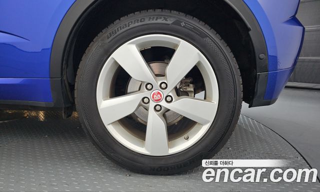 Jaguar E-PACE 2018 — photo 7