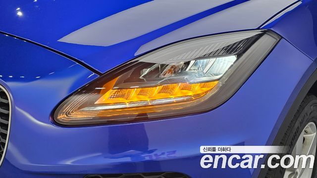Jaguar E-PACE 2018 — photo 8