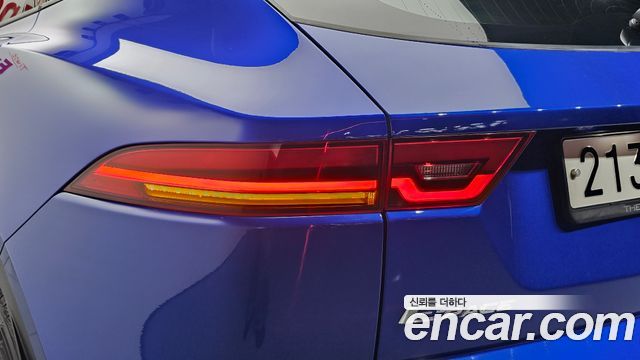 Jaguar E-PACE 2018 — photo 9