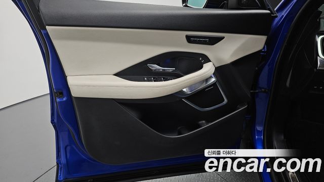 Jaguar E-PACE 2018 — photo 14