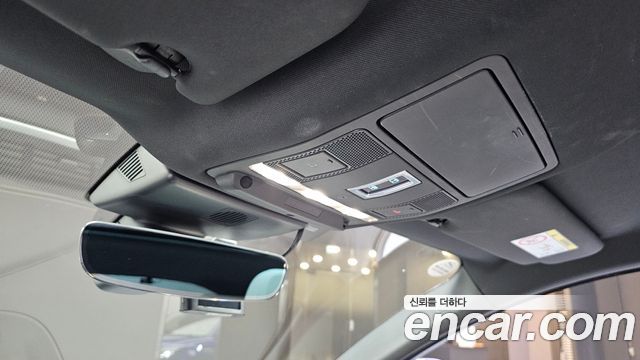 Jaguar E-PACE 2018 — photo 27