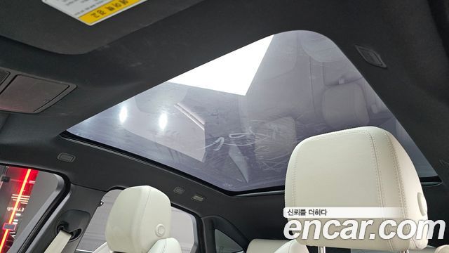 Jaguar E-PACE 2018 — photo 32