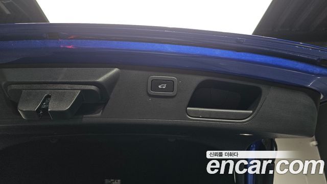 Jaguar E-PACE 2018 — photo 34
