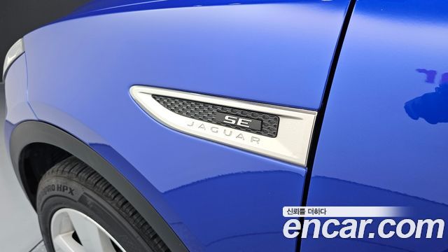 Jaguar E-PACE 2018 — photo 35