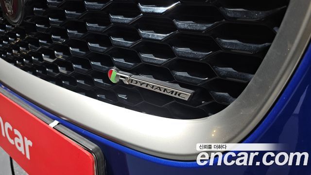 Jaguar E-PACE 2018 — photo 36