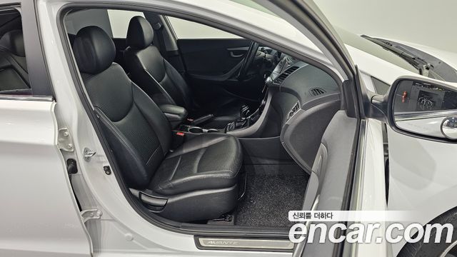 Hyundai AVANTE 2015 — photo 13