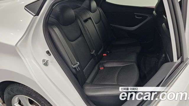 Hyundai AVANTE 2015 — photo 17