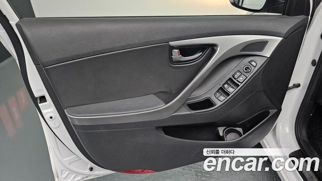 Hyundai AVANTE 2015 — photo 14