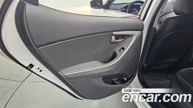 Hyundai AVANTE 2015 — photo 15