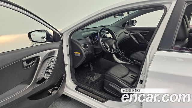 Hyundai AVANTE 2015 — photo 16