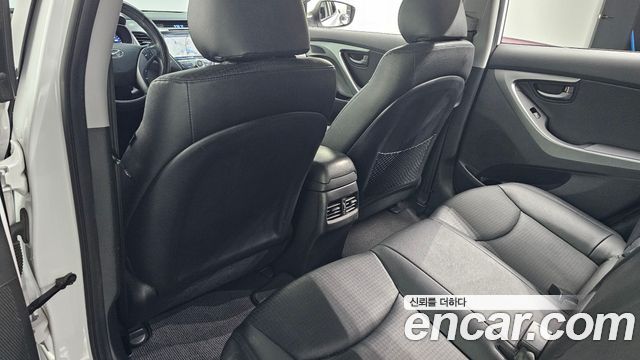 Hyundai AVANTE 2015 — photo 27