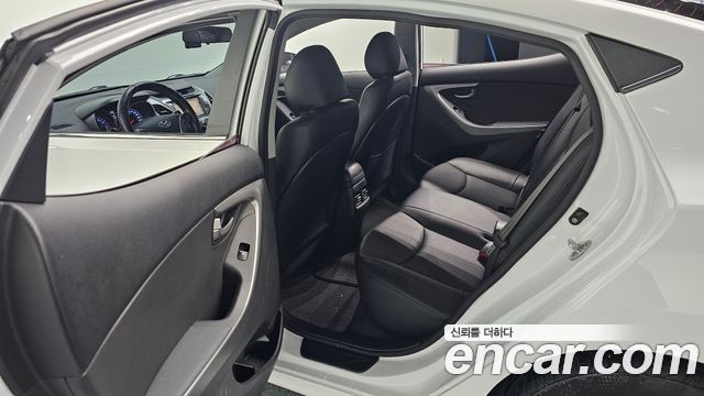 Hyundai AVANTE 2015 — photo 29