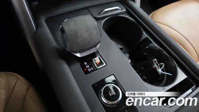 Land Rover Discovery 2022 — photo 12