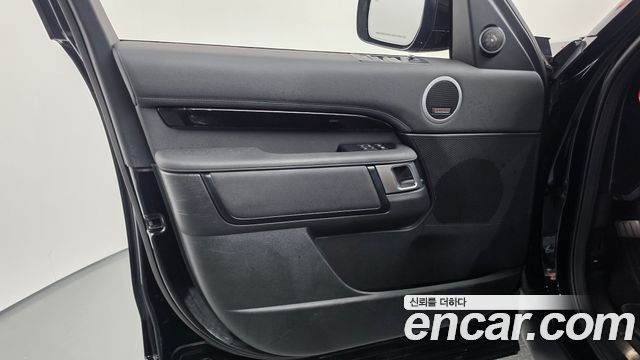 Land Rover Discovery 2022 — photo 14
