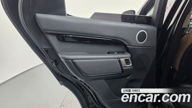 Land Rover Discovery 2022 — photo 15