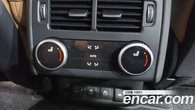 Land Rover Discovery 2022 — photo 32