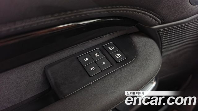 Land Rover Discovery 2022 — photo 35