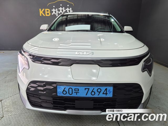 Kia Niro 2023 — photo 1