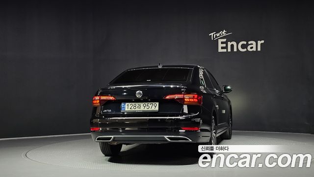 Volkswagen Jetta 2021 — photo 4