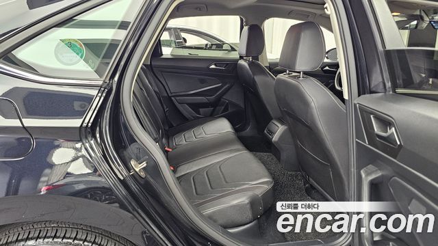 Volkswagen Jetta 2021 — photo 12
