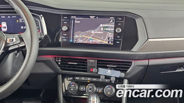 Volkswagen Jetta 2021 — photo 14