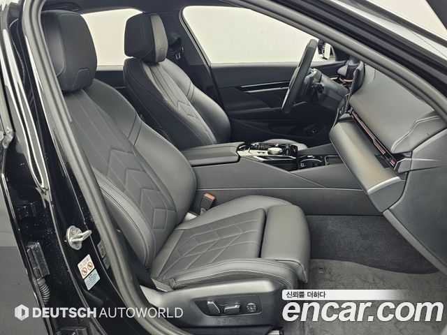 BMW 5-Series 2024 — photo 10
