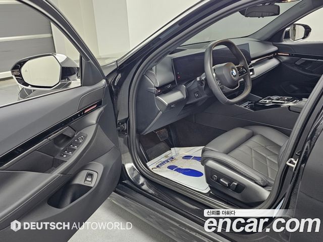 BMW 5-Series 2024 — photo 11