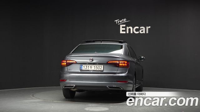 Volkswagen Jetta 2021 — photo 4