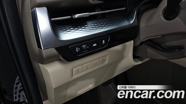 Kia Canival 2021 — photo 23