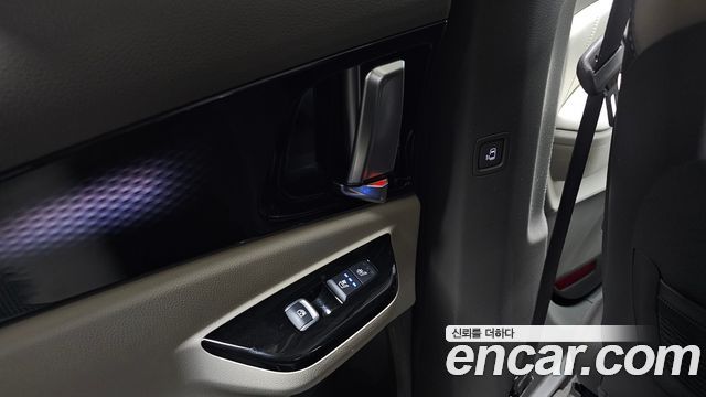 Kia Canival 2021 — photo 24