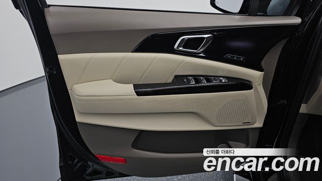 Kia Canival 2021 — photo 14