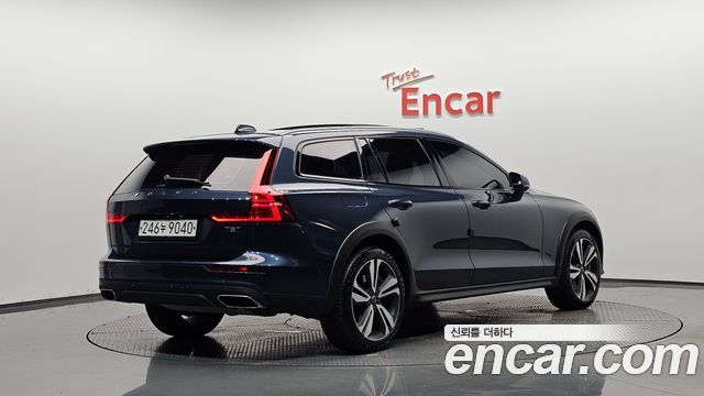 Volvo V60 2020 — photo 2
