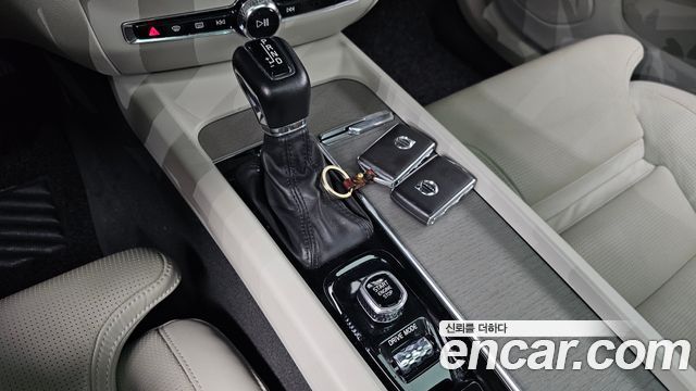 Volvo V60 2020 — photo 12
