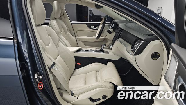Volvo V60 2020 — photo 17