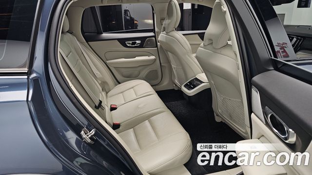 Volvo V60 2020 — photo 18