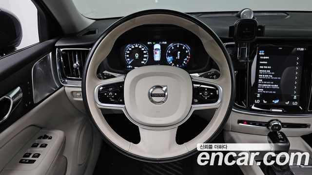 Volvo V60 2020 — photo 19