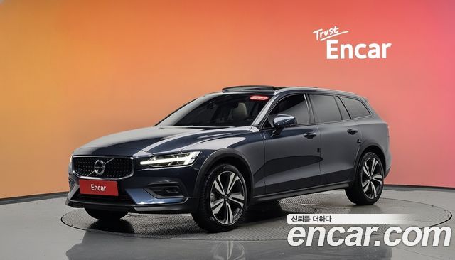 Volvo V60 2020 — photo 1
