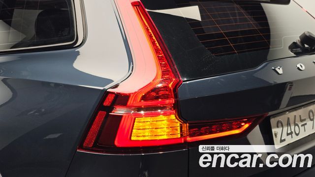 Volvo V60 2020 — photo 9