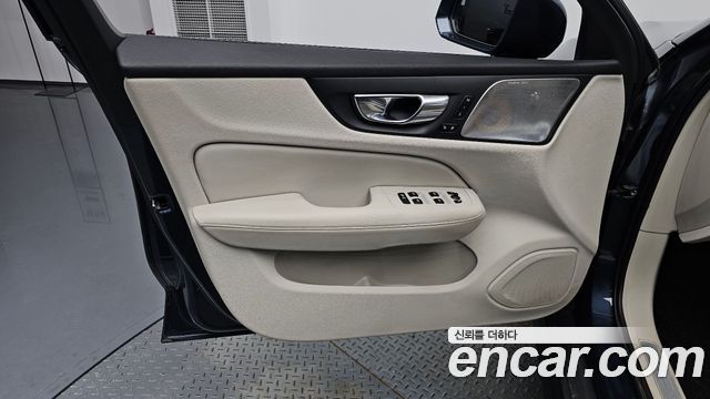 Volvo V60 2020 — photo 14