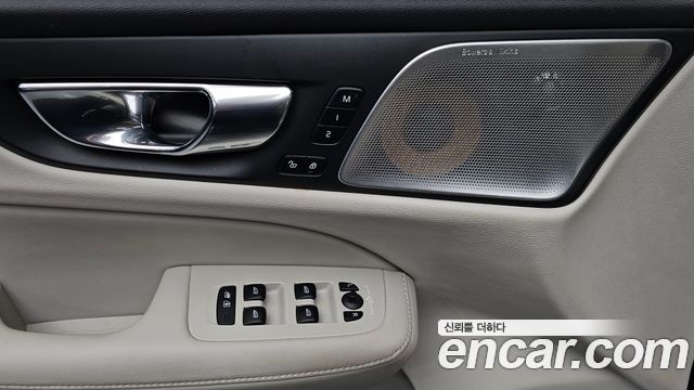 Volvo V60 2020 — photo 28