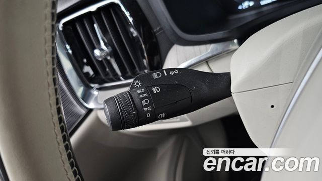 Volvo V60 2020 — photo 30