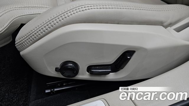 Volvo V60 2020 — photo 32