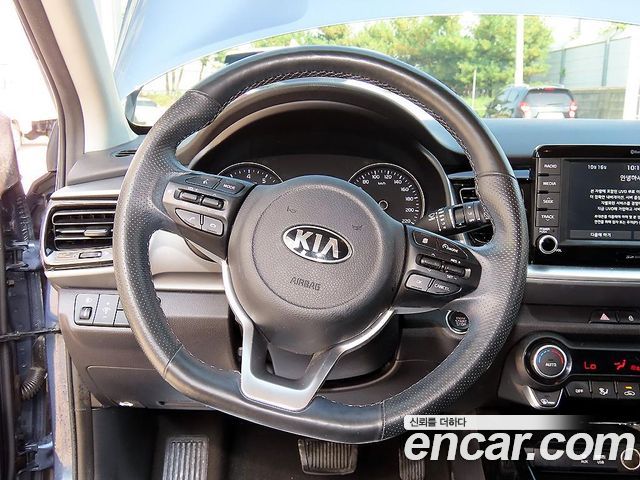 Kia Stonic 2020 — photo 8