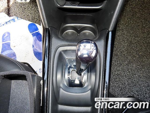 Peugeot 2008 2016 — photo 10
