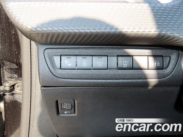 Peugeot 2008 2016 — photo 11