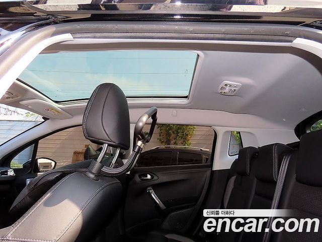 Peugeot 2008 2016 — photo 18